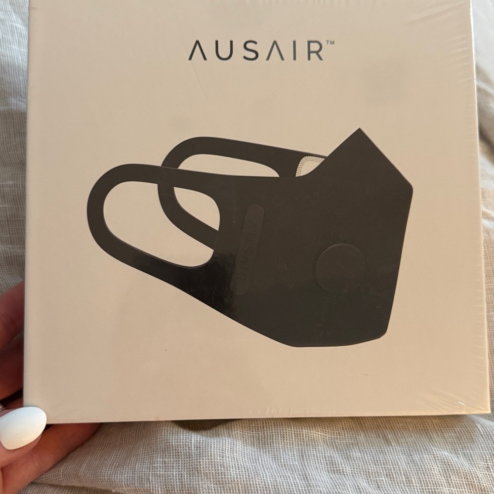 Brand New, sealed AUSAIR mask and filter pack